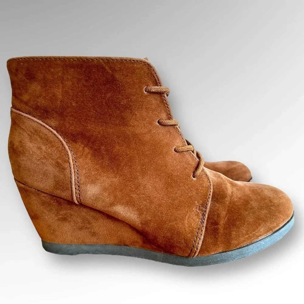 Madden Girl Suede Camel Colored Wedge Booties Sz 9.5